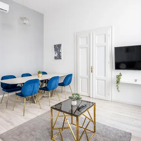Deluxe D16 Grand Next To The Synagogue Апартаменты